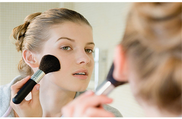 15 astuces maquillage simples et pratiques